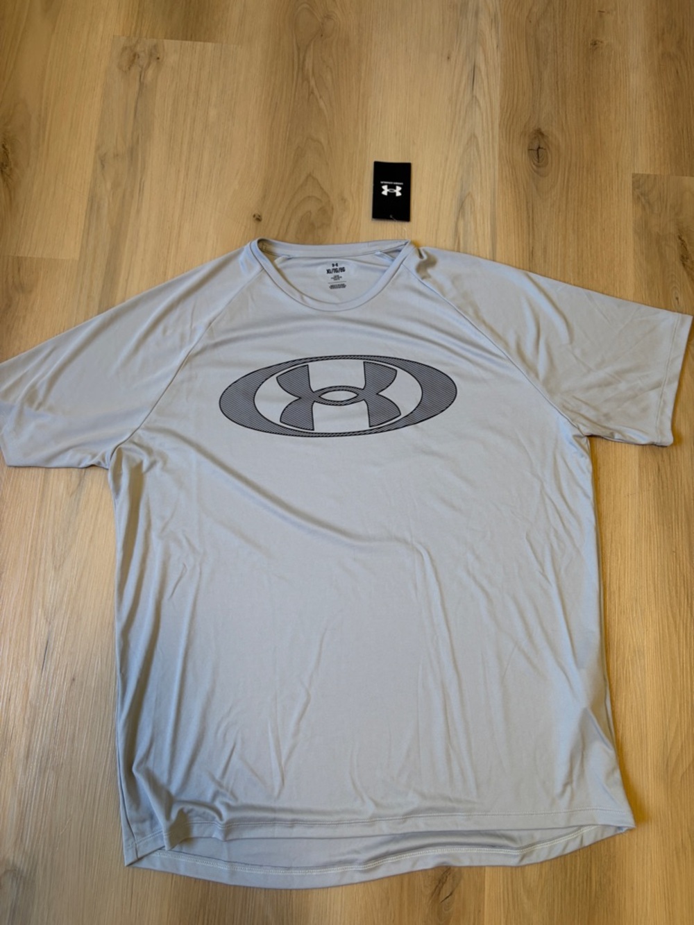 Under Armour - Men's Light Gray Performance Tee Loose Fit- Size XL NWT